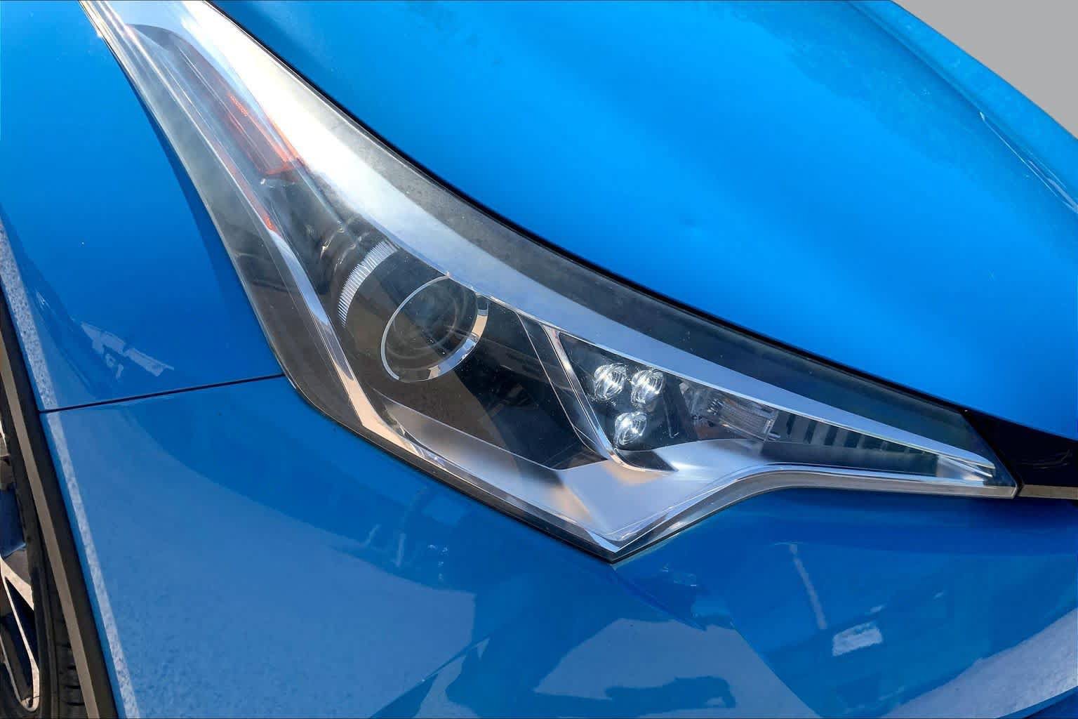 Used 2019 Toyota C-HR XLE FWD image 27