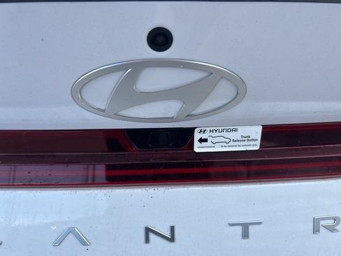 Used 2025 Hyundai Elantra SEL FWD image 24