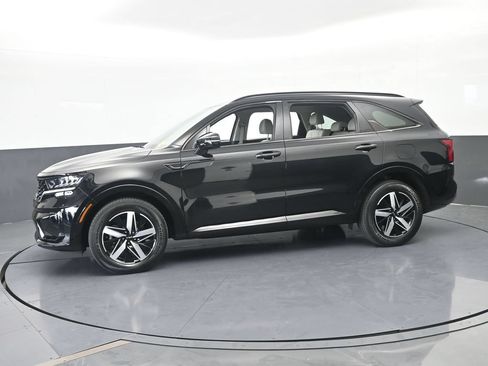 Used 2023 Kia Sorento S FWD image 2