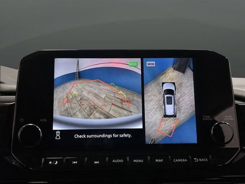 Used 2022 Nissan Pathfinder SL image 10