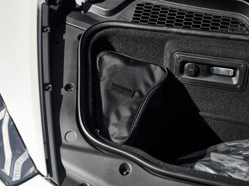 Used 2022 Lamborghini Huracan EVO image 17