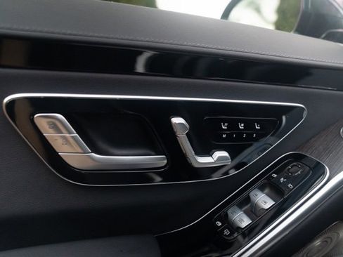 Used 2022 Mercedes-Benz S 500 S 500 w/ AMG Line Package image 19