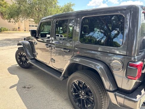 Used 2021 Jeep Wrangler Unlimited Sahara AWD/4WD image 5