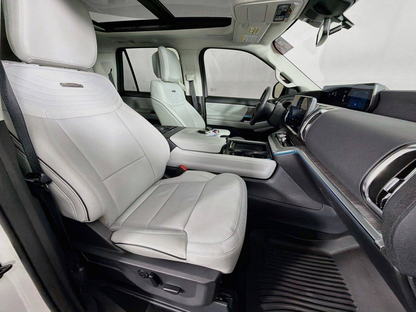 Used 2026 Ford Expedition Max Platinum w/ Platinum Ultimate Package AWD/4WD image 31