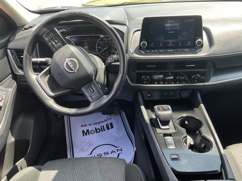 Used 2025 Nissan Rogue SV FWD image 17