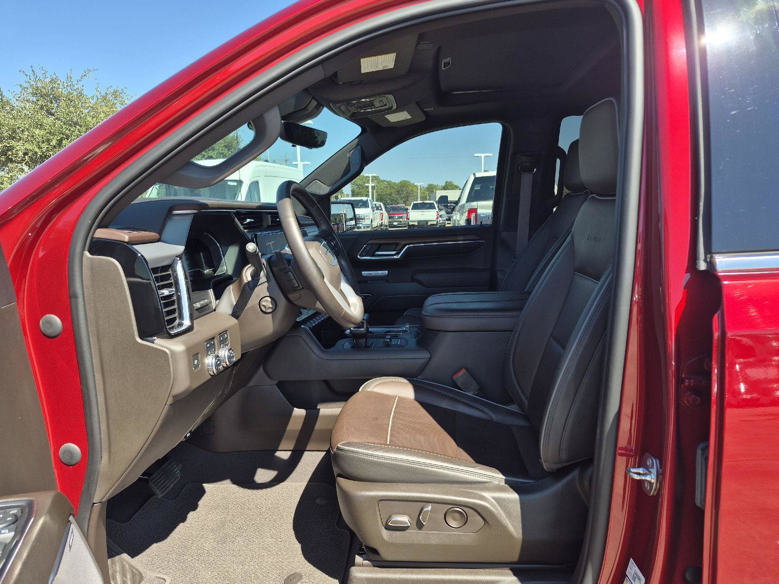 Used 2023 GMC Sierra 1500 Denali AWD/4WD image 2