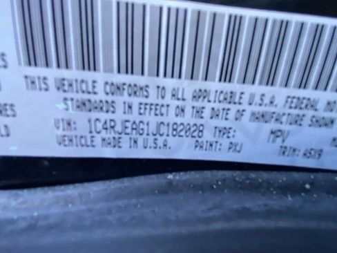 Used 2018 Jeep Grand Cherokee Laredo image 31