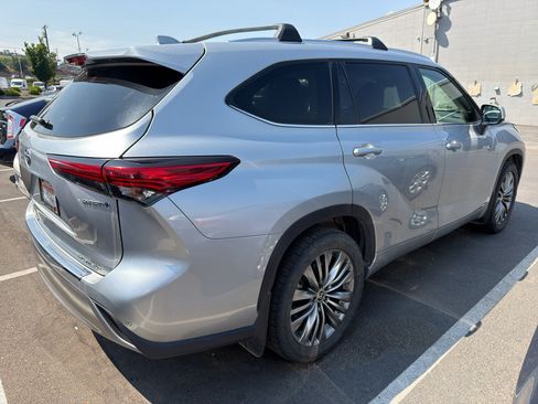 Used 2021 Toyota Highlander Platinum AWD/4WD image 6
