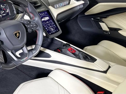 Used 2026 Lamborghini Revuelto AWD/4WD image 14