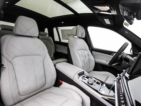 Used 2026 BMW X7 xDrive40i w/ M Sport Package image 40