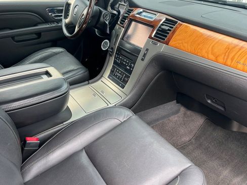 Used 2014 Cadillac Escalade Platinum AWD/4WD image 15