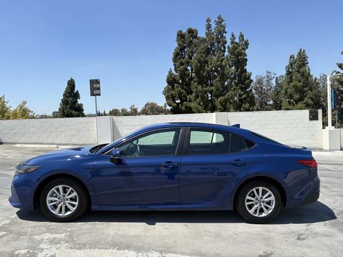 Used 2025 Toyota Camry LE FWD image 9