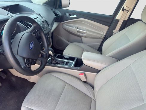 Used 2018 Ford Escape SE image 6