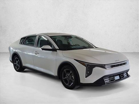 Used 2025 Kia K4 FWD image 3