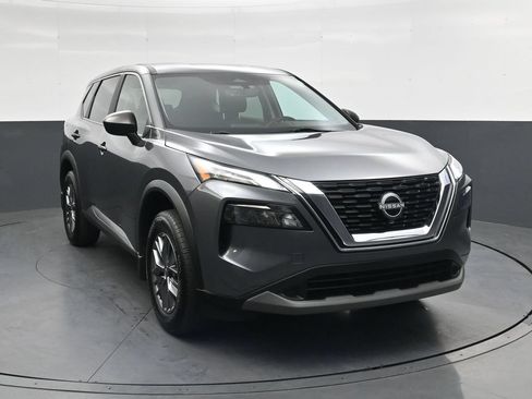 Used 2023 Nissan Rogue S AWD/4WD image 2