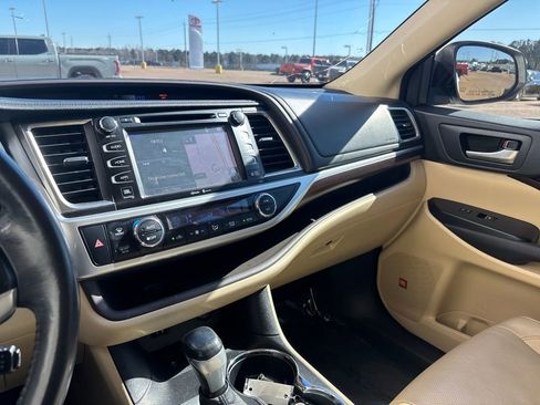 Used 2015 Toyota Highlander Limited image 15