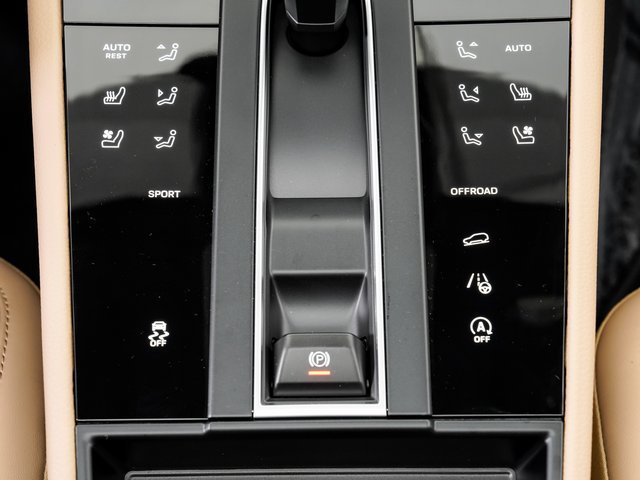 Certified 2026 Porsche Macan AWD/4WD image 21