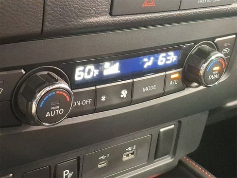Used 2022 Nissan Frontier PRO-4X w/ Technology Package image 18