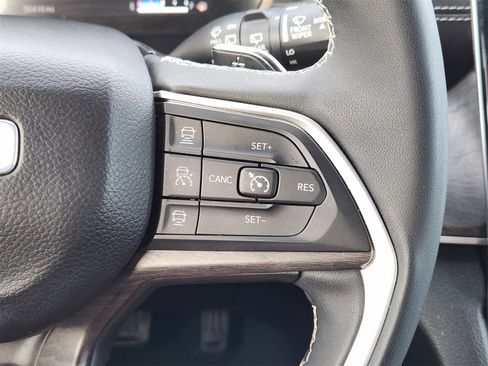 Used 2024 Jeep Grand Cherokee L Limited w/ Luxury Tech Group II image 35