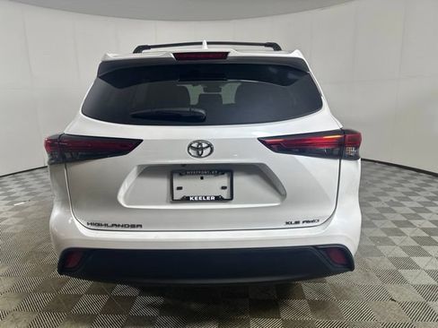 Used 2023 Toyota Highlander XLE AWD/4WD image 5