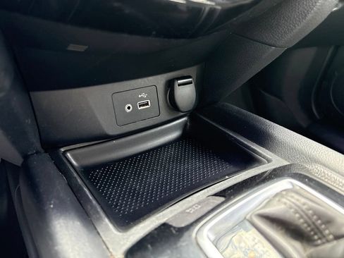 Used 2018 Nissan Rogue SV FWD image 37