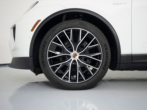 New 2026 Porsche Macan 4 Electric AWD/4WD image 14