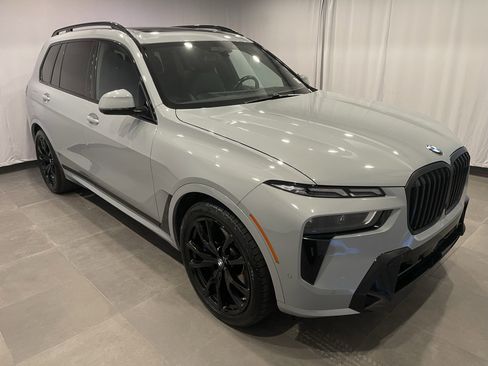 Used 2023 BMW X7 xDrive40i w/ M Sport Package image 3