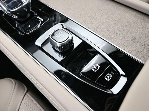 New 2026 Volvo XC90 B6 Plus w/ Protection Package Premier AWD/4WD image 18