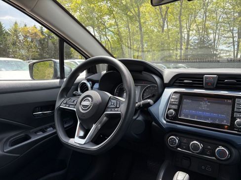 Used 2025 Nissan Versa SV FWD image 32