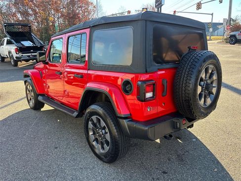 Used 2018 Jeep Wrangler Unlimited Sahara image 6