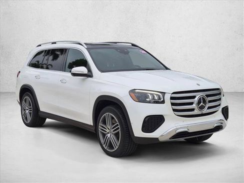 Used 2025 Mercedes-Benz GLS 450 4MATIC image 3