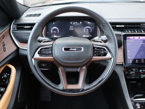 Used 2025 Jeep Grand Cherokee Summit w/ Obsidian Package image 19