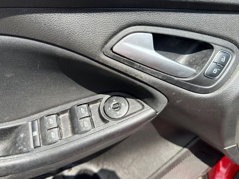 Used 2017 Ford Focus SE FWD image 9