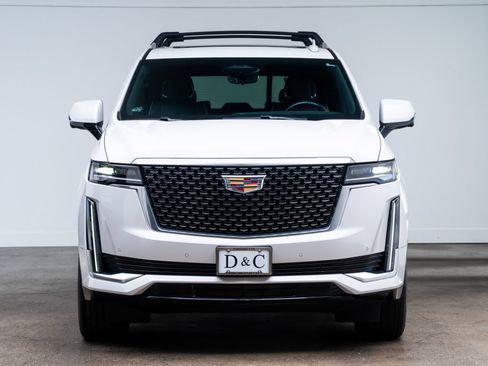 Used 2024 Cadillac Escalade Premium Luxury AWD/4WD image 2