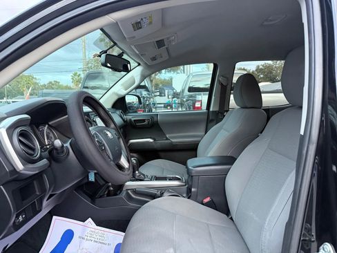 Used 2017 Toyota Tacoma SR5 image 10