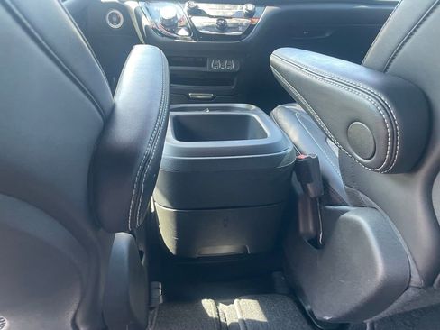 Used 2025 Chrysler Pacifica Select FWD image 24