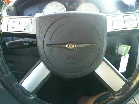 Used 2005 Chrysler 300 Touring image 9