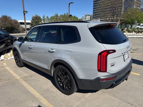 Used 2022 Kia Telluride SX w/ SX Prestige Package image 4