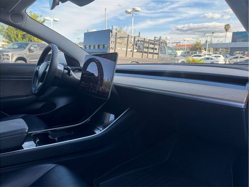 Used 2020 Tesla Model 3 Standard Range Plus image 16