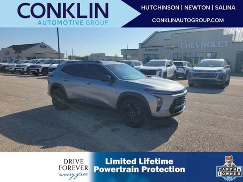 Used 2025 Chevrolet Trax ACTIV w/ Driver Confidence Package FWD image 1