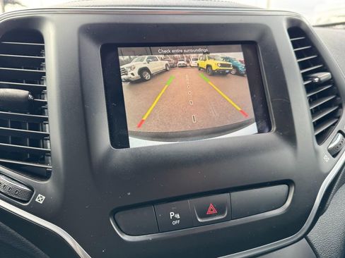 Used 2020 Jeep Cherokee Latitude Plus image 21