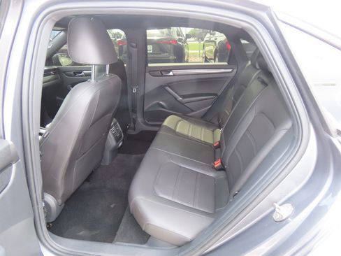 Used 2021 Volkswagen Passat 2.0T R-Line image 20