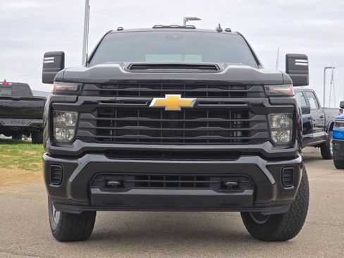 Used 2024 Chevrolet Silverado 2500 Custom w/ Custom Value Package AWD/4WD image 3