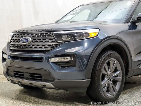Used 2023 Ford Explorer XLT w/ Equipment Group 202A AWD/4WD image 4