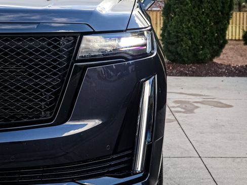 Used 2023 Cadillac Escalade ESV Sport w/ Touring Package image 6