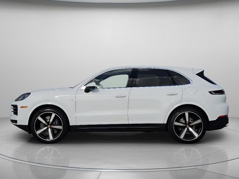 Certified 2025 Porsche Cayenne E-Hybrid image 2