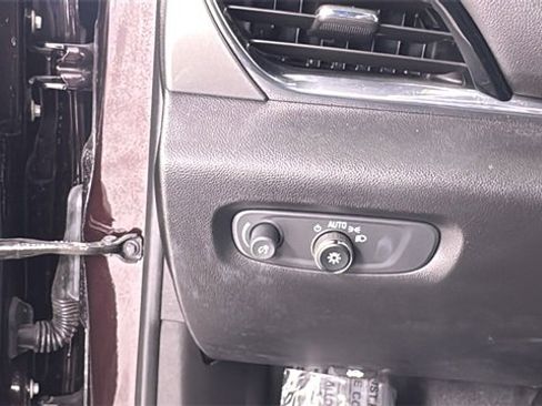 Used 2023 Chevrolet Traverse LT image 34