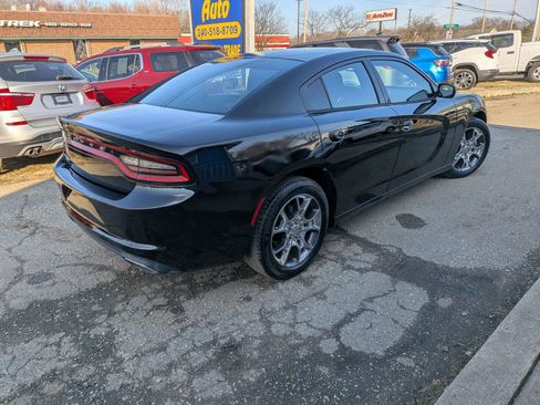 Used 2015 Dodge Charger SE image 5
