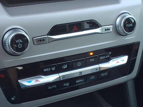 Used 2023 Ford Explorer XLT w/ Equipment Group 202A image 28