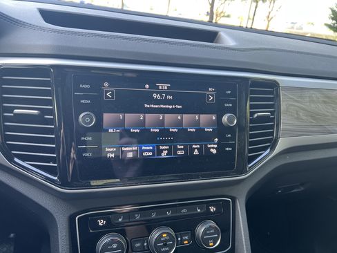 Used 2023 Volkswagen Atlas Cross Sport SE w/ Panoramic Sunroof Package FWD image 21
